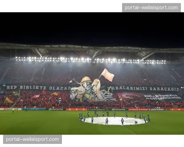 花絮：拜仁球迷看台展示巨型TIFO，致敬已故名宿盖德·穆勒